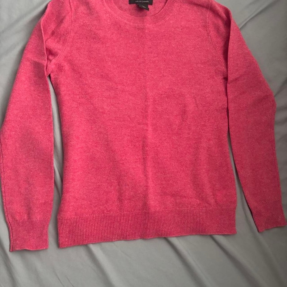 Tahari cashmere crewneck